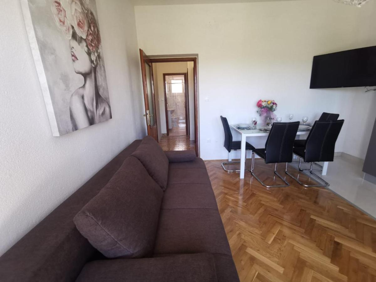 Apartments Mila Kastela Exterior photo