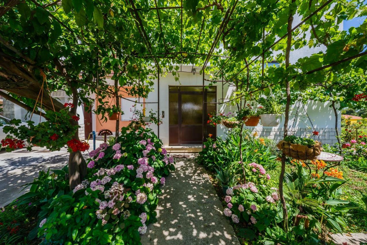 Apartments Mila Kastela Exterior photo