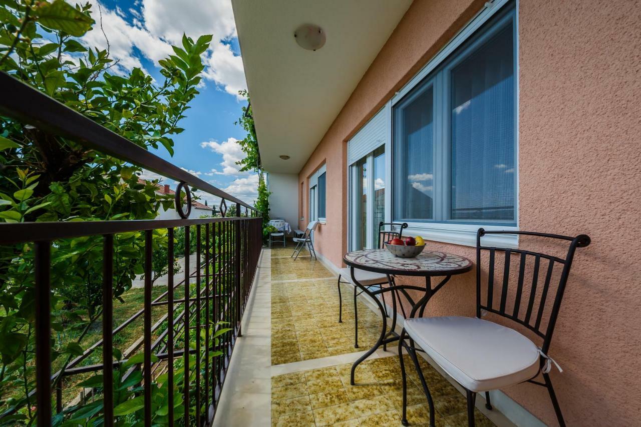 Apartments Mila Kastela Exterior photo